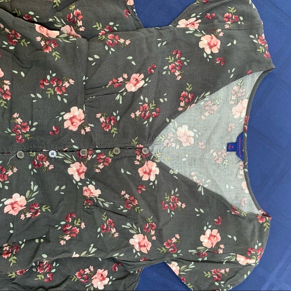 Aeropostale Short Sleeve Gray Floral Dress - Picture 3 of 5